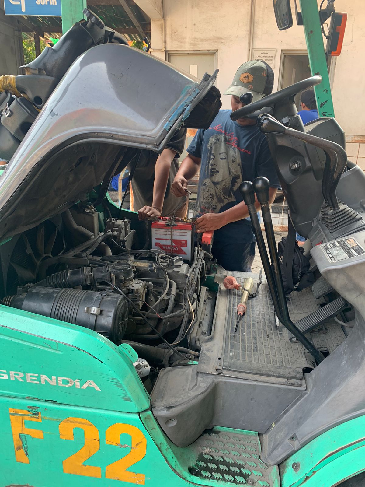 service forklift